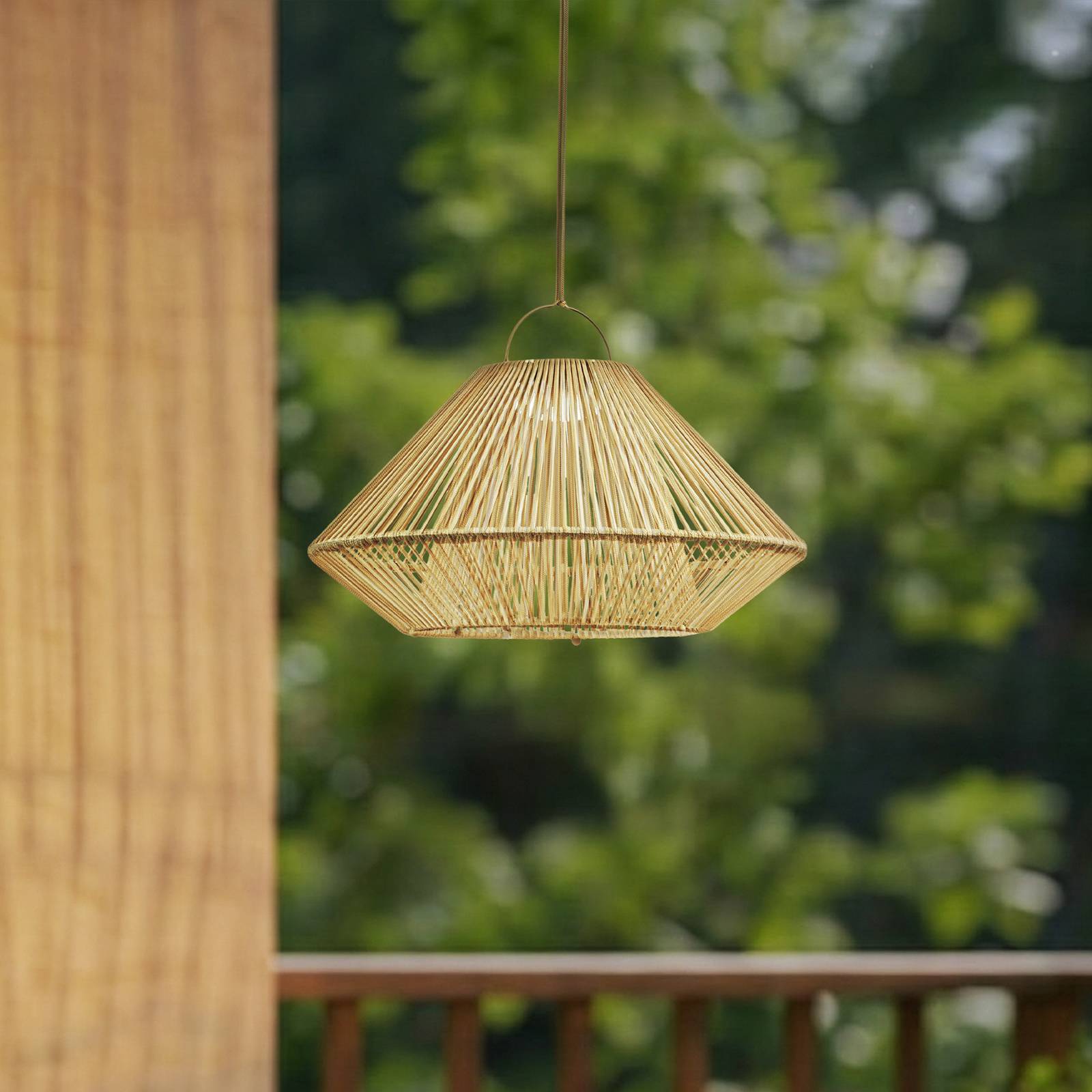 Lindby LED solárna závesná lampa Austas, béžová, Ø 50 cm, USB, IP54 Lindby LED solárna závesná lampa Austas, béžová, Ø 50 cm, USB, IP54