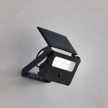 Lindby LED solárne nástenné svetlo Rikard, čierne, nerezová oceľ