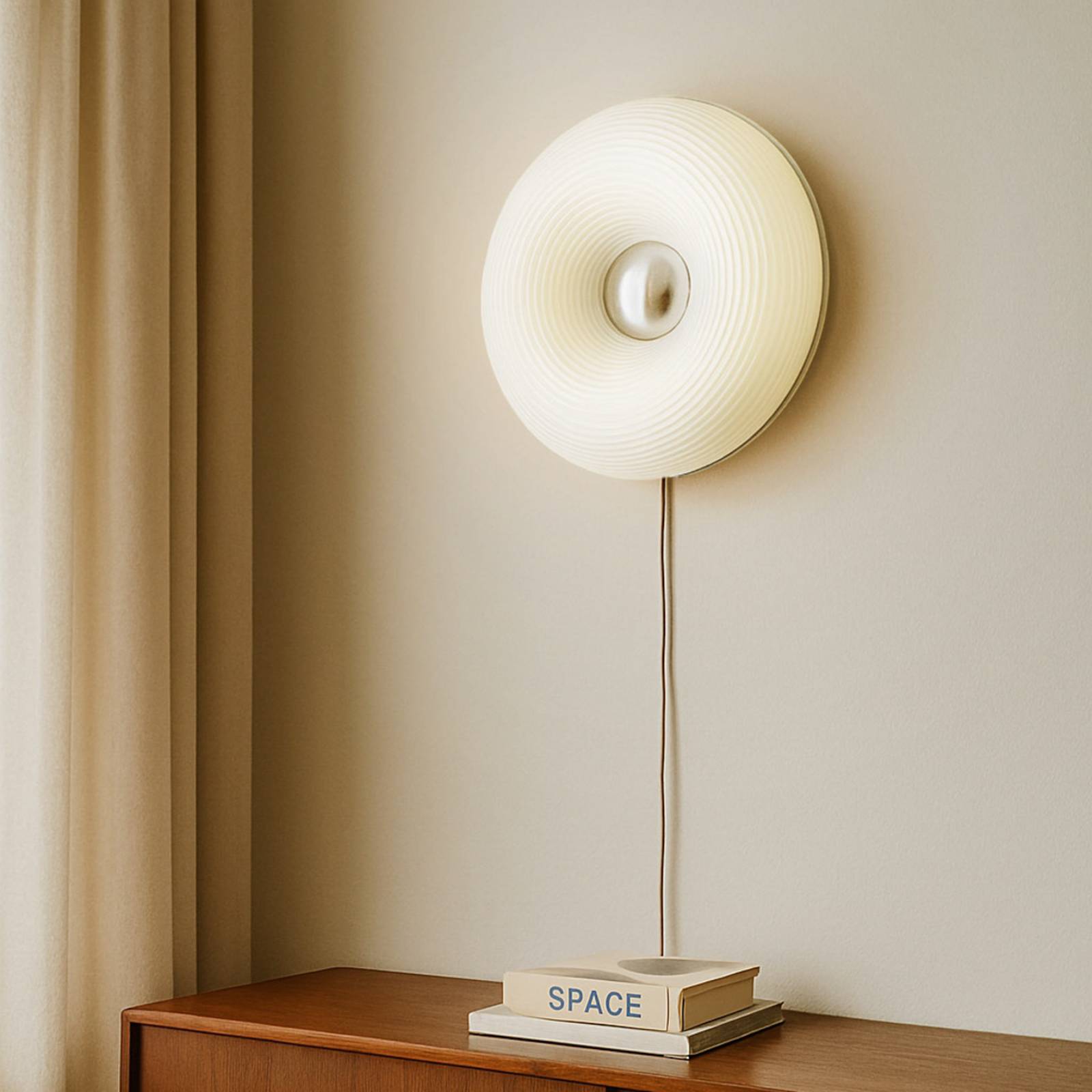 Lindby LED stolná/nástenné svetlo Fjora, biela/chróm, Ø 30 cm, stmievateľné. Lindby LED stolná/nástenné svetlo Fjora, biela/chróm, Ø 30 cm, stmievateľné.