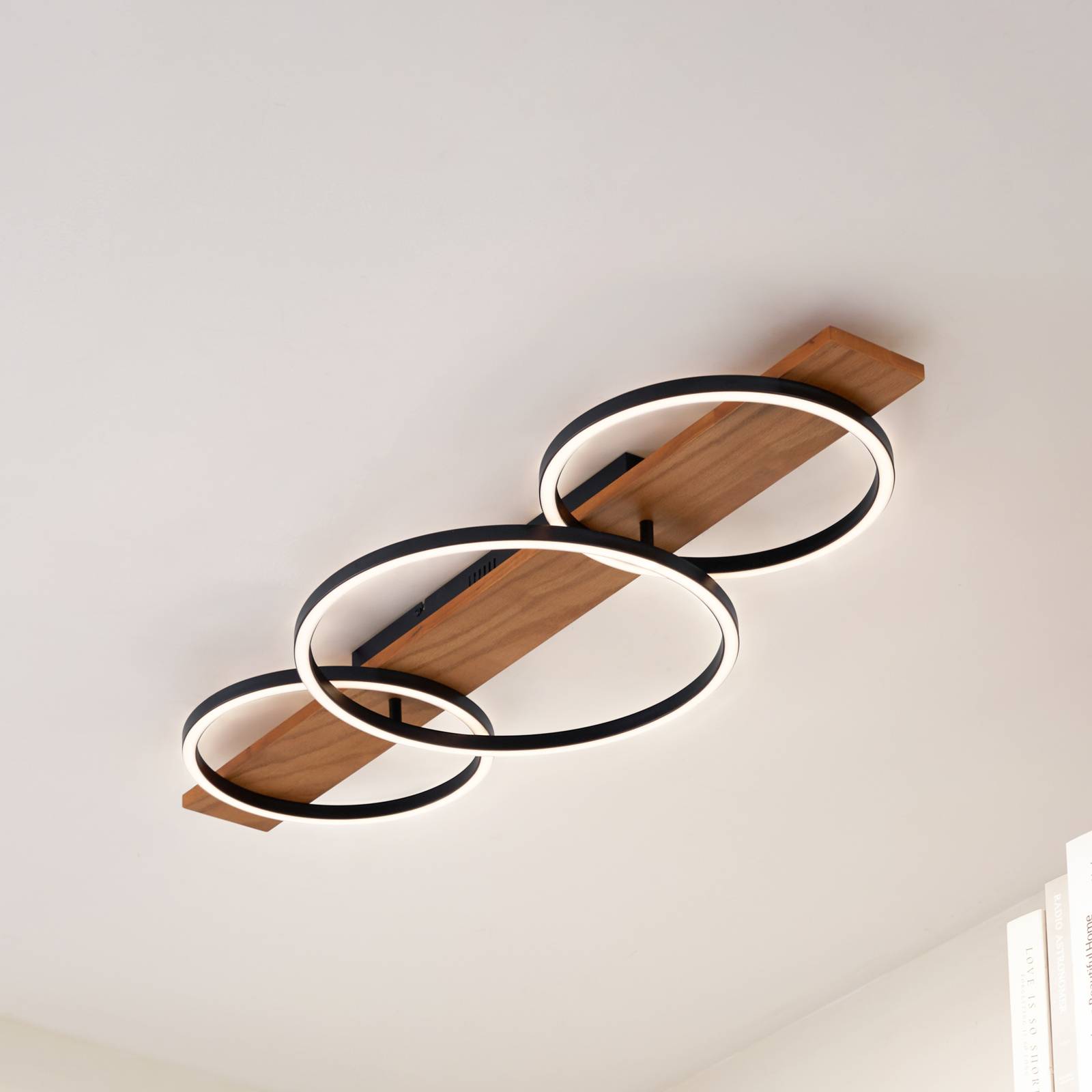 Lindby LED stropné svietidlo Galad, čierne, drevo, 3 svetlá, 98 cm Lindby LED stropné svietidlo Galad, čierne, drevo, 3 svetlá, 98 cm