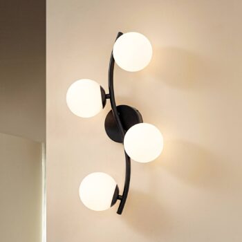 Lindby Nástenné svetlo Josiana, opálové/čierne, 48 cm, guľa, sklo