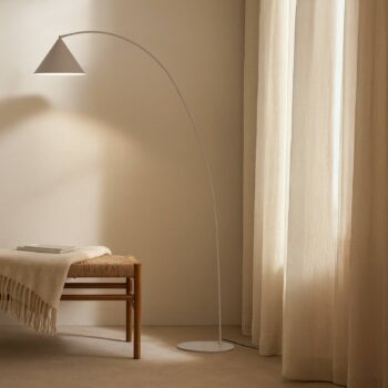 Lindby Oblúková lampa Triangolo, béžová, výška 195 cm, kov, E27