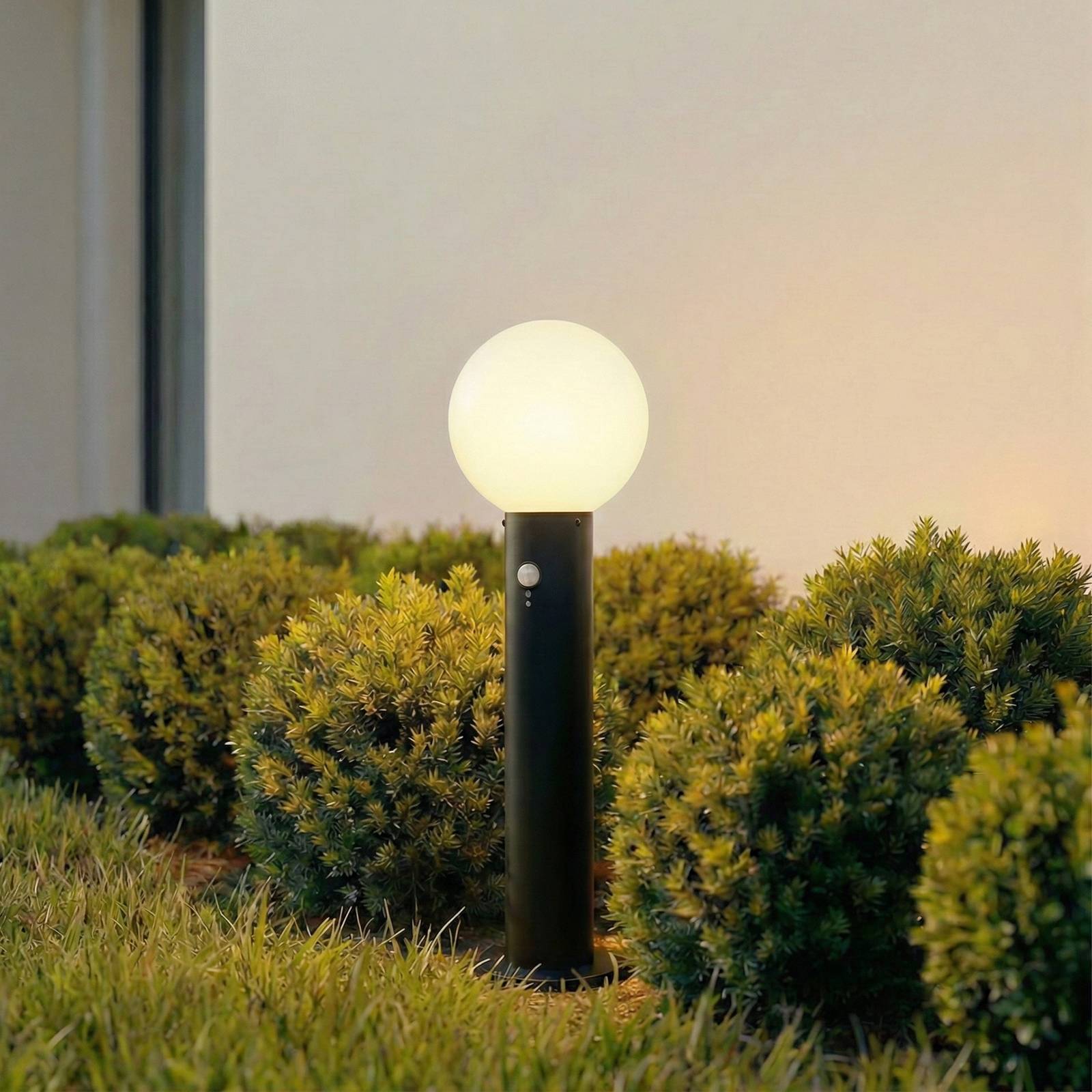 Lindby Podlahová lampa Dangan, čierna/opálová 60 cm, sklo, senzor Lindby Podlahová lampa Dangan, čierna/opálová 60 cm, sklo, senzor