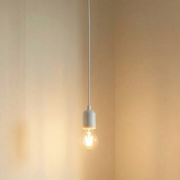 Lindby závesné svietidlo Hattie, pätica E27, biele, Ø 4,7 cm