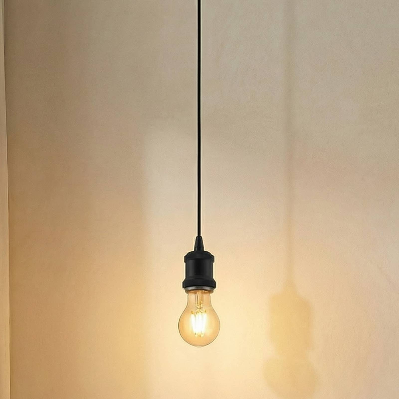 Lindby závesné svietidlo Hattie, pätica E27, čierne, Ø 5 cm Lindby závesné svietidlo Hattie, pätica E27, čierne, Ø 5 cm