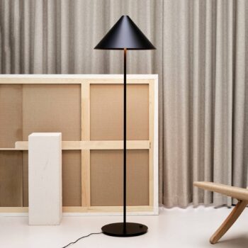 Louis Poulsen Keglen stojaca lampa 3 000 K čierna