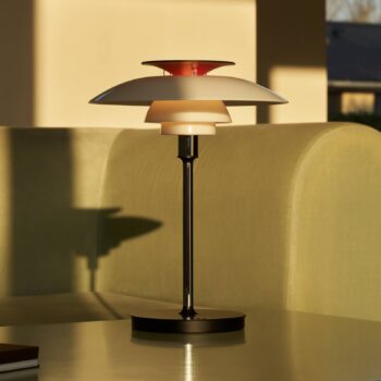 Louis Poulsen LED stolná lampa PH 80, biela/červená/chróm IP44