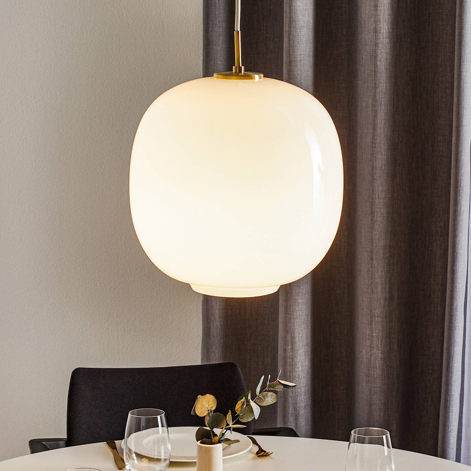 Louis Poulsen Závesné svietidlo VL45 Radiohus, Ø 37 cm, biele Louis Poulsen Závesné svietidlo VL45 Radiohus, Ø 37 cm, biele