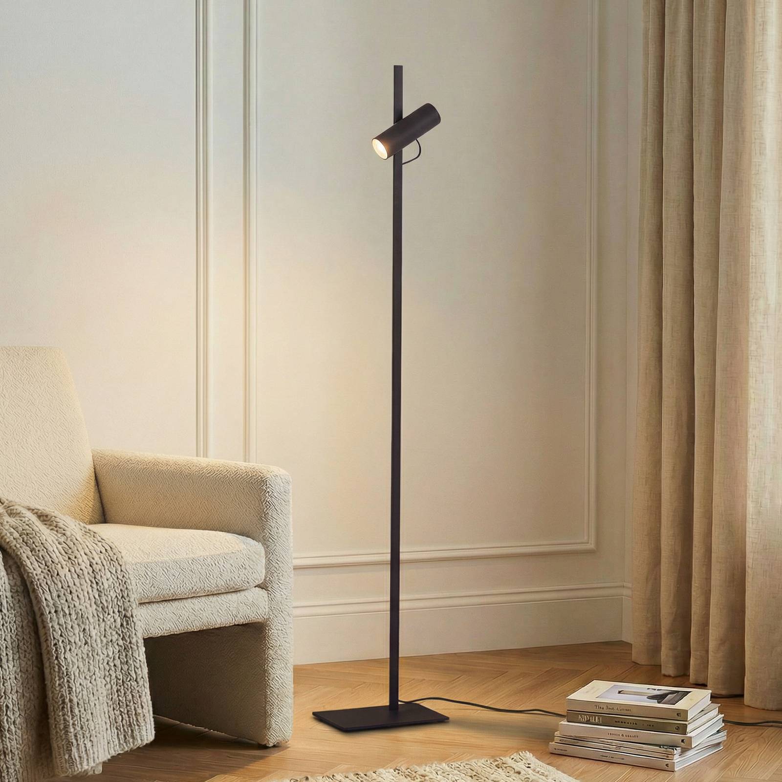 Lucande stojaca lampa Lysias, čierna, kov, výška 143,2 cm Lucande stojaca lampa Lysias, čierna, kov, výška 143,2 cm