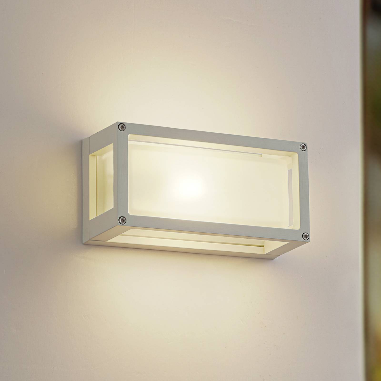 Lucande vonkajšie nástenné svietidlo Aurelien, biele, sklo, 12,5 cm, IP54 Lucande vonkajšie nástenné svietidlo Aurelien, biele, sklo, 12,5 cm, IP54