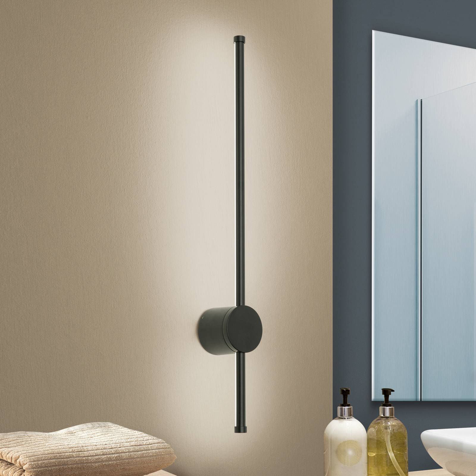 Nástenné LED svetlo Ferdinand, IP54, čierna Nástenné LED svetlo Ferdinand, IP54, čierna