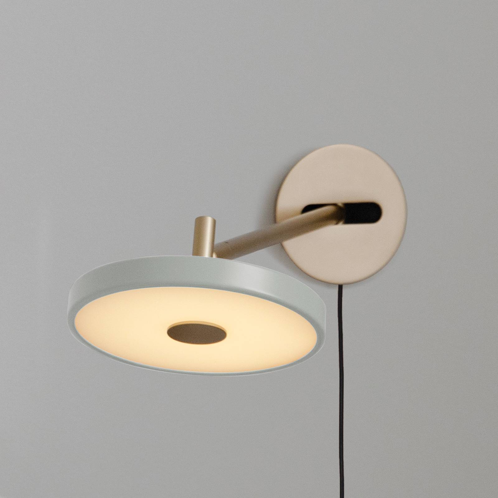 Nástenné LED svietidlo UMAGE Asteria Long, svetlozelené, 42 cm, zástrčka Nástenné LED svietidlo UMAGE Asteria Long, svetlozelené, 42 cm, zástrčka