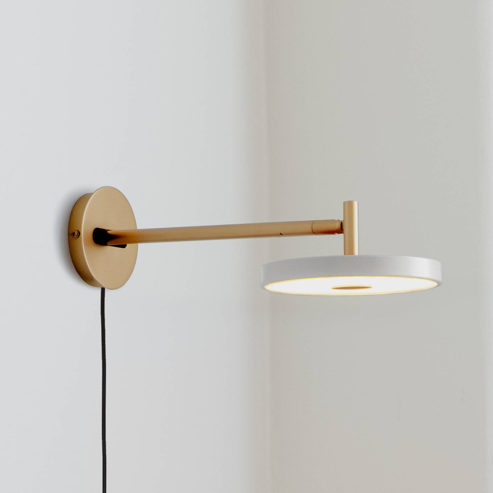 Nástenné LED svietidlo UMAGE Asteria Short, svetlosivé, 25 cm zástrčka Nástenné LED svietidlo UMAGE Asteria Short, svetlosivé, 25 cm zástrčka