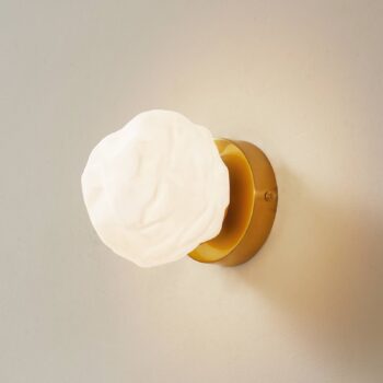 Nástenné svietidlo Lindby Piatra, opál/mosadz, sklo, Ø 16 cm, G9