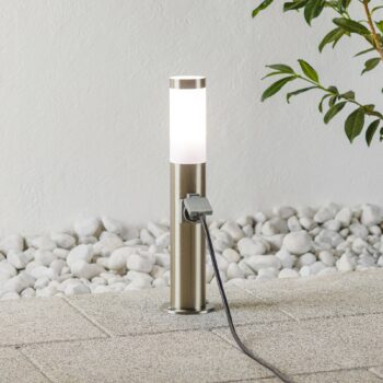 Nerezová podstavcová lampa Chorus so zásuvkou, 50 cm