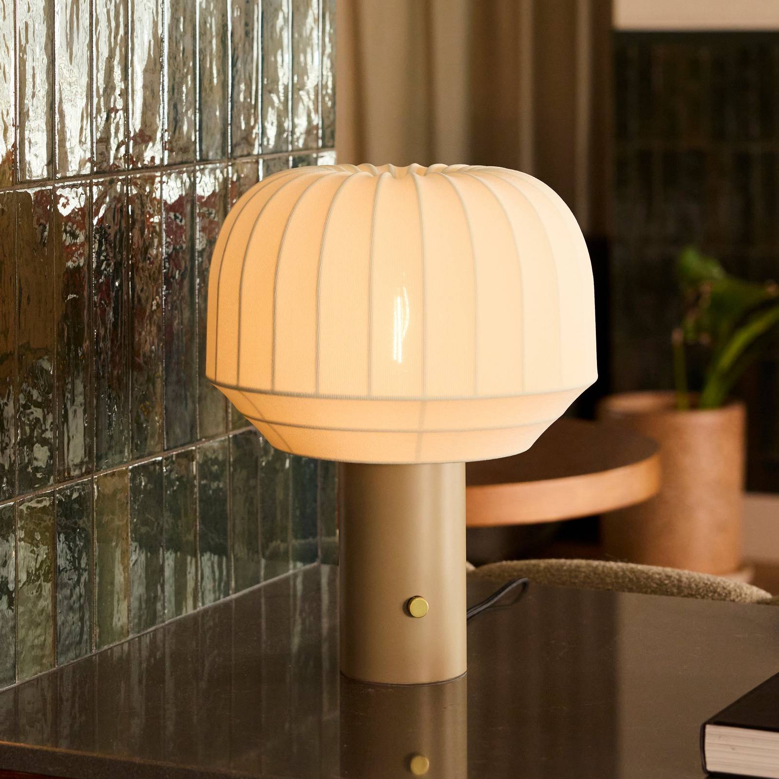 Northern stolová lampa Tradition, textil, biela, E27 Northern stolová lampa Tradition, textil, biela, E27