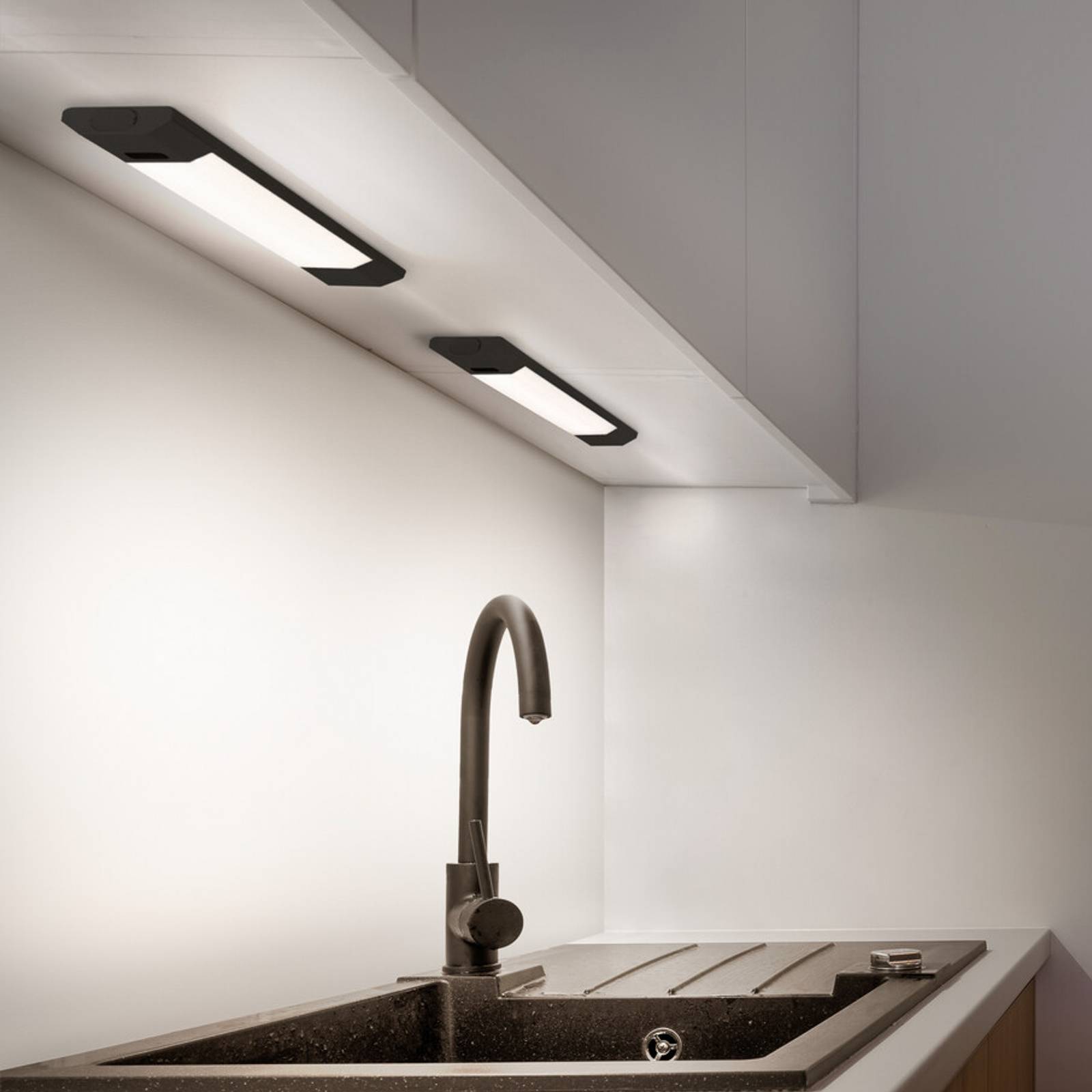 OSRAM LED podsvietenie Linear Edge Sensor 30 cm čierne CCT OSRAM LED podsvietenie Linear Edge Sensor 30 cm čierne CCT