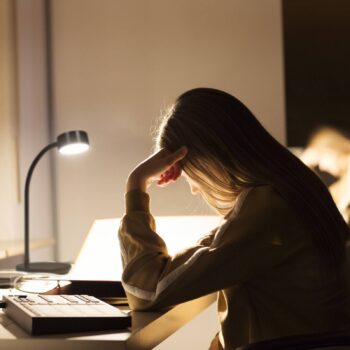 OSRAM stolová LED lampa Office Line Cylinder čierna CCT stmievateľné