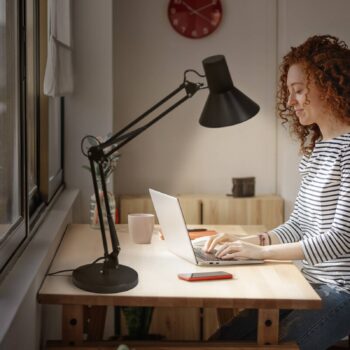 OSRAM stolová LED lampa Office Line Desk Retro, čierna 3 000 K