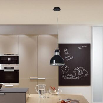 Priemyselne navrhnutá závesná lampa Britta čierna