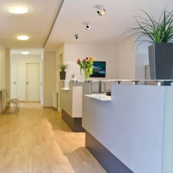 Puk Mini Move LED, číre šošovky, chróm