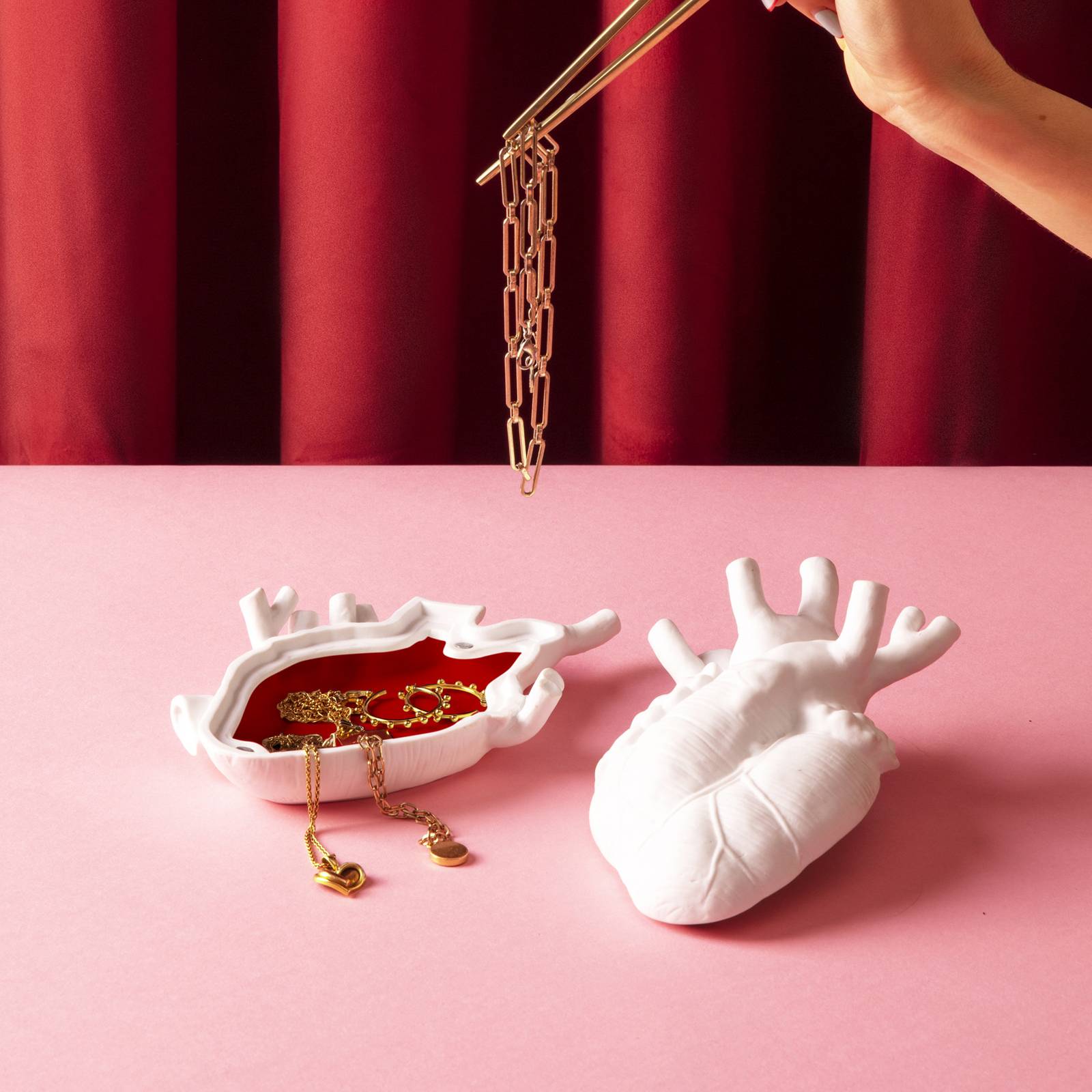 SELETTI Love in Bloom Láska v krabici, biela, porcelán, zamat SELETTI Love in Bloom Láska v krabici, biela, porcelán, zamat