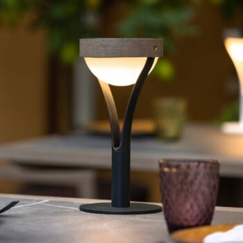 Solárna stolová lampa Tyble LED, čierna / teak, 2 700 K, 200 lm