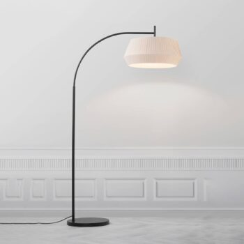 Stojacia lampa Dicte, ručne viazané tienidlo na lampu, béžová