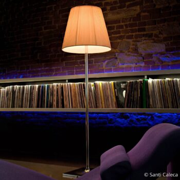 Stojacia lampa FLOS KTribe F3 s textilným tienidlom, béžová