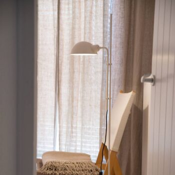 Stojacia lampa MARSET Funiculí, perleťovo biele