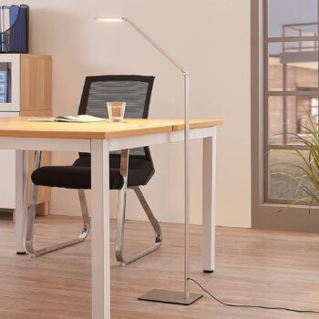 Stojacia lampa Resi LED so stmievačom, ideálna na čítanie