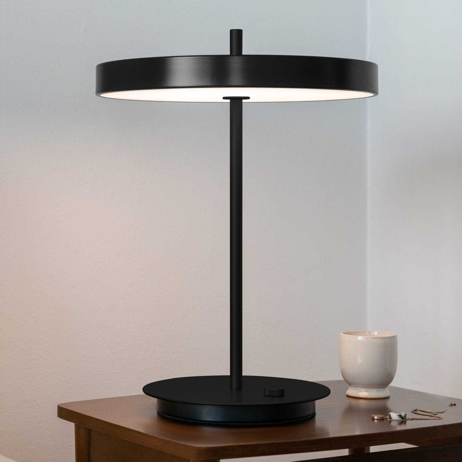 Stolná LED lampa UMAGE Asteria Table, USB, čierna/čierna Stolná LED lampa UMAGE Asteria Table, USB, čierna/čierna