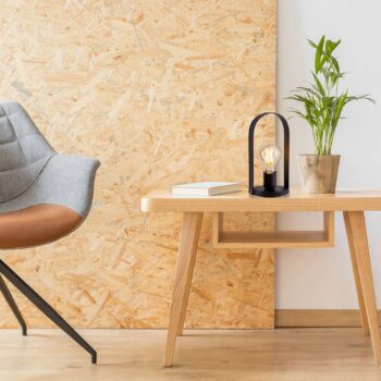 Stolná lampa Faro z kovu, čierna