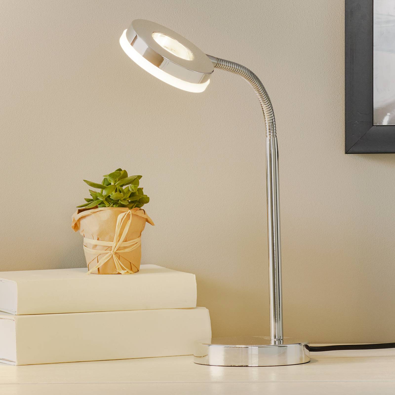 Stolná lampa Rennes LED, chrómová farba, výška 40 cm Stolná lampa Rennes LED, chrómová farba, výška 40 cm