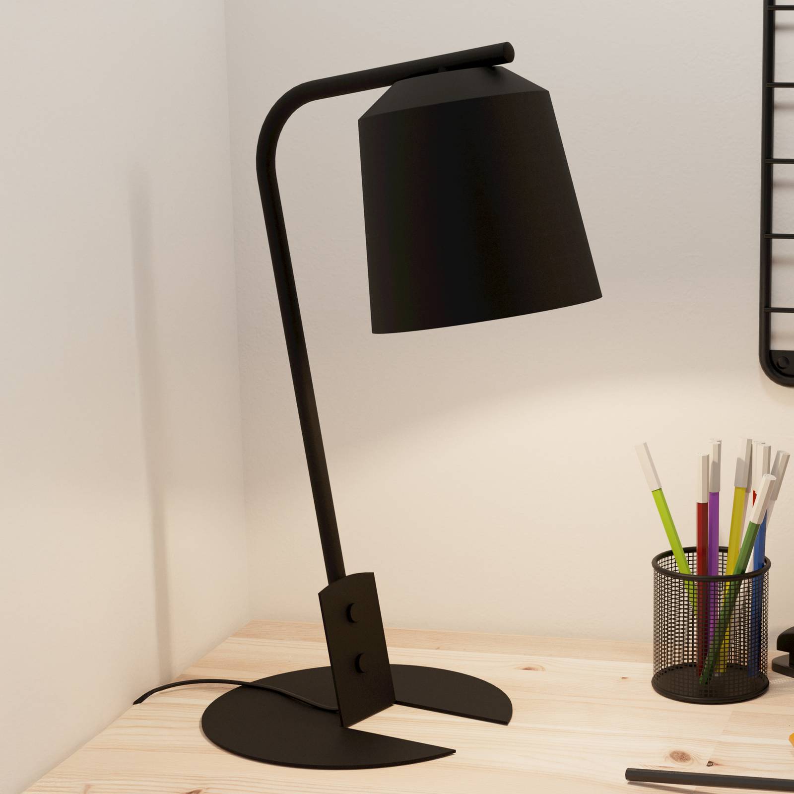 Stolová lampa Oneda z ocele Stolová lampa Oneda z ocele