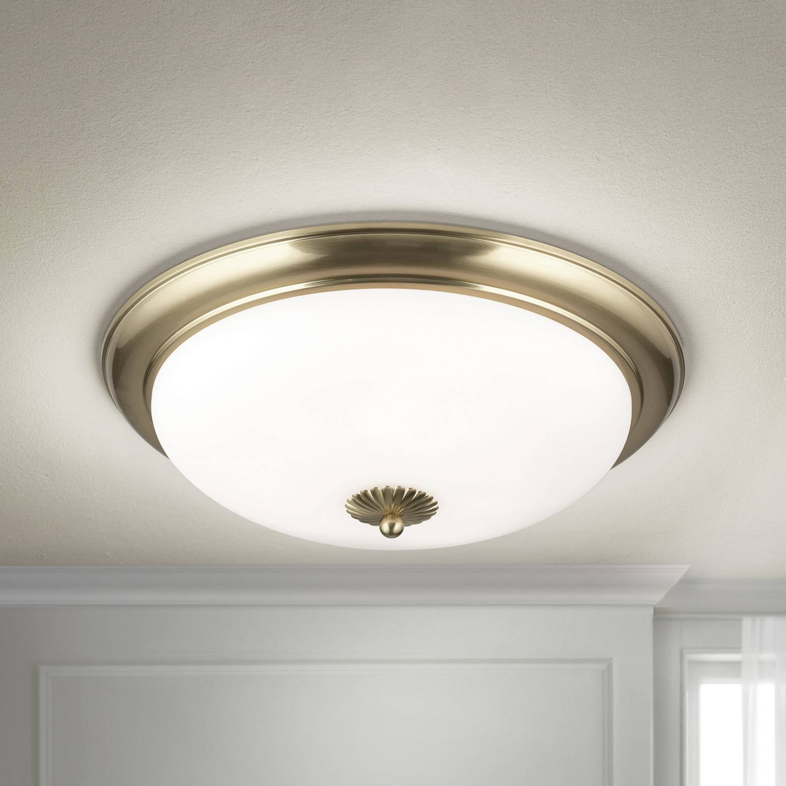 Stropné svietidlo Empire, Ø 48 cm, mosadz, matné opálové sklo Stropné svietidlo Empire, Ø 48 cm, mosadz, matné opálové sklo