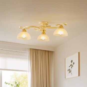 Stropné svietidlo Flora, tri sklenené tienidlá, biela/mosadz