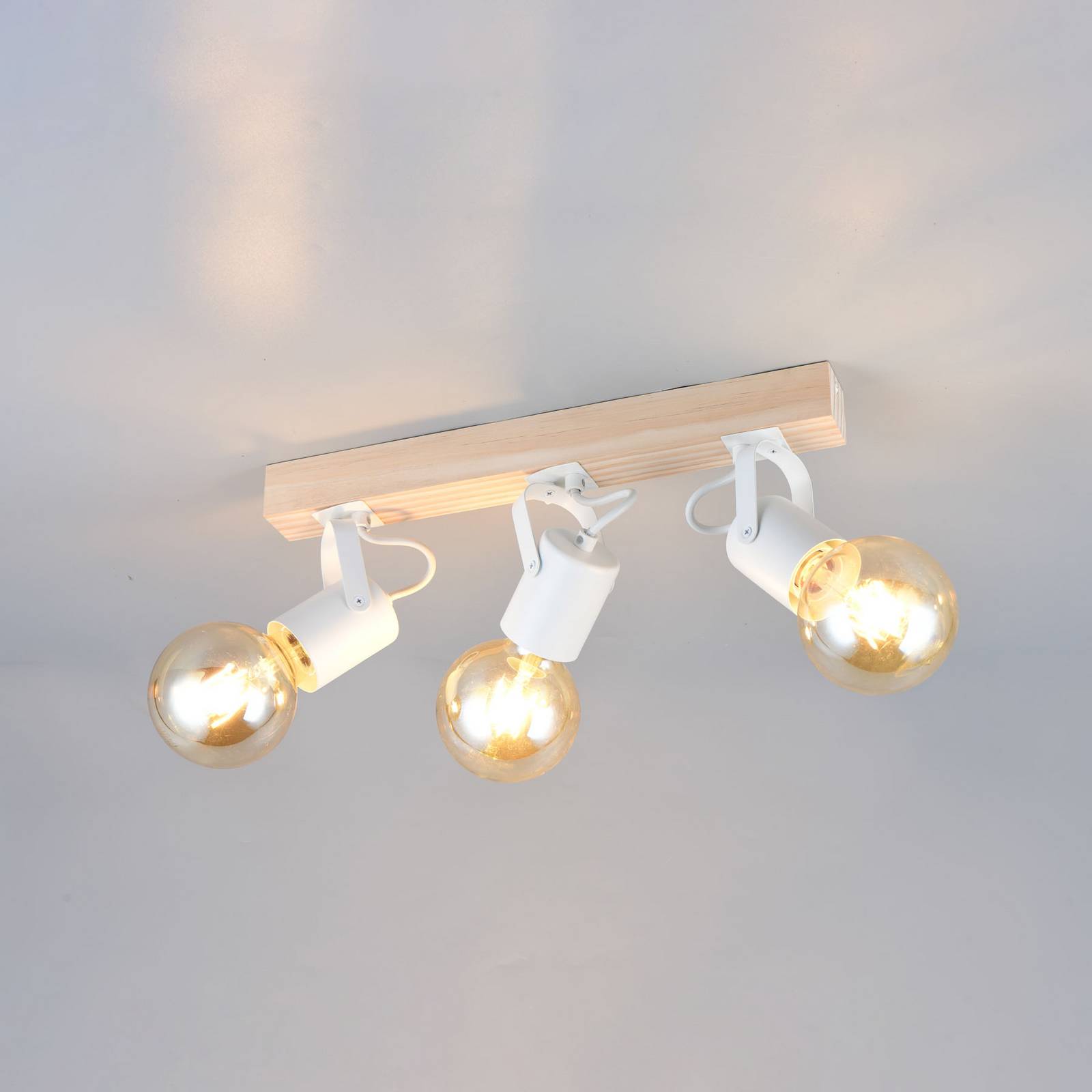 Stropné svietidlo Lynar, biele, drevo, kov, dĺžka 42 cm, 3-pl. Stropné svietidlo Lynar, biele, drevo, kov, dĺžka 42 cm, 3-pl.