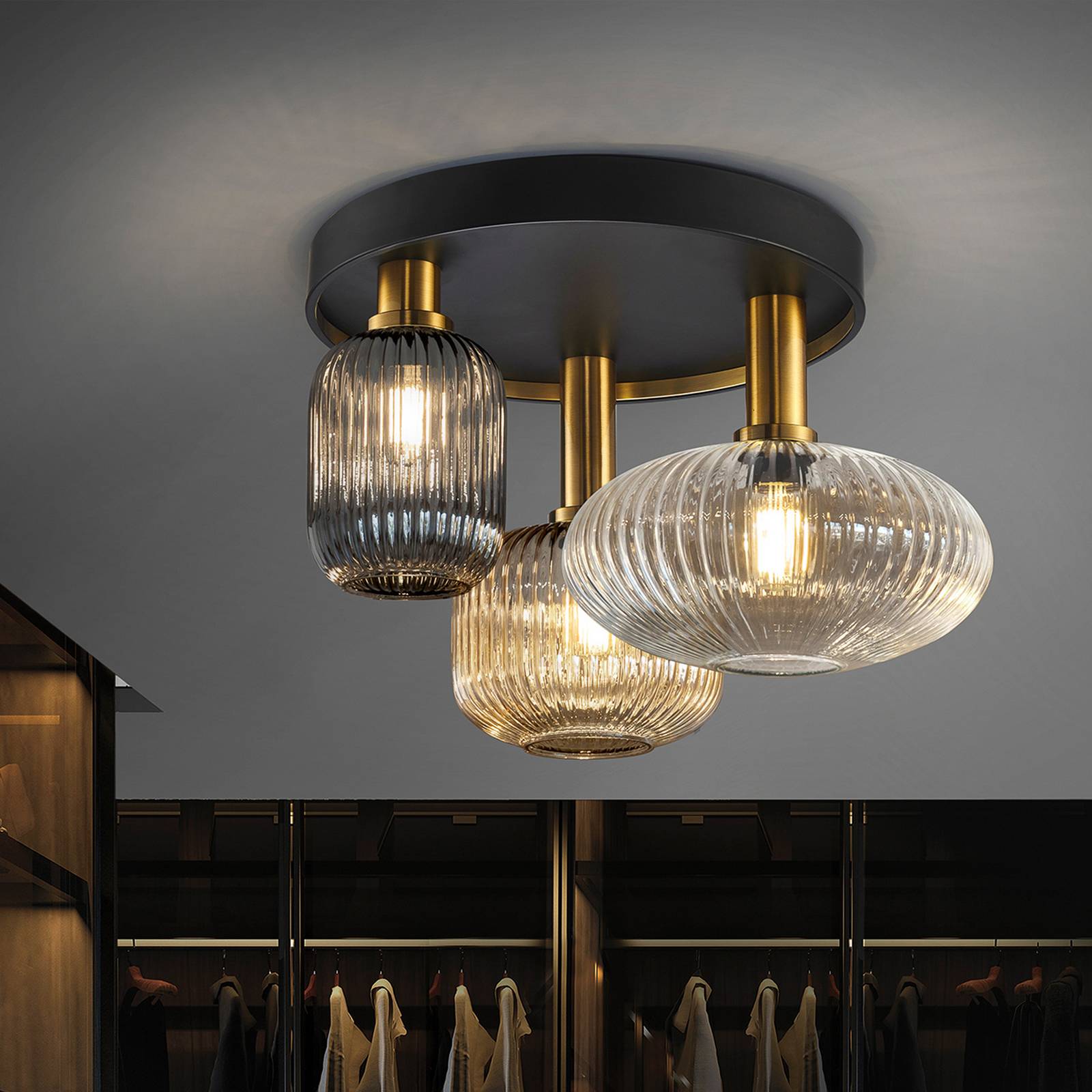 Stropné svietidlo Norma, Ø 56 cm, 3 svetlá, čierna/mosadz, sklo Stropné svietidlo Norma, Ø 56 cm, 3 svetlá, čierna/mosadz, sklo