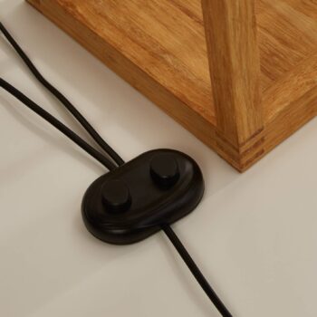 Štvorcová stojacia lampa z bambusu