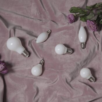 Sviečková LED žiarovka E14 2 700 K opál Ra90 3 W