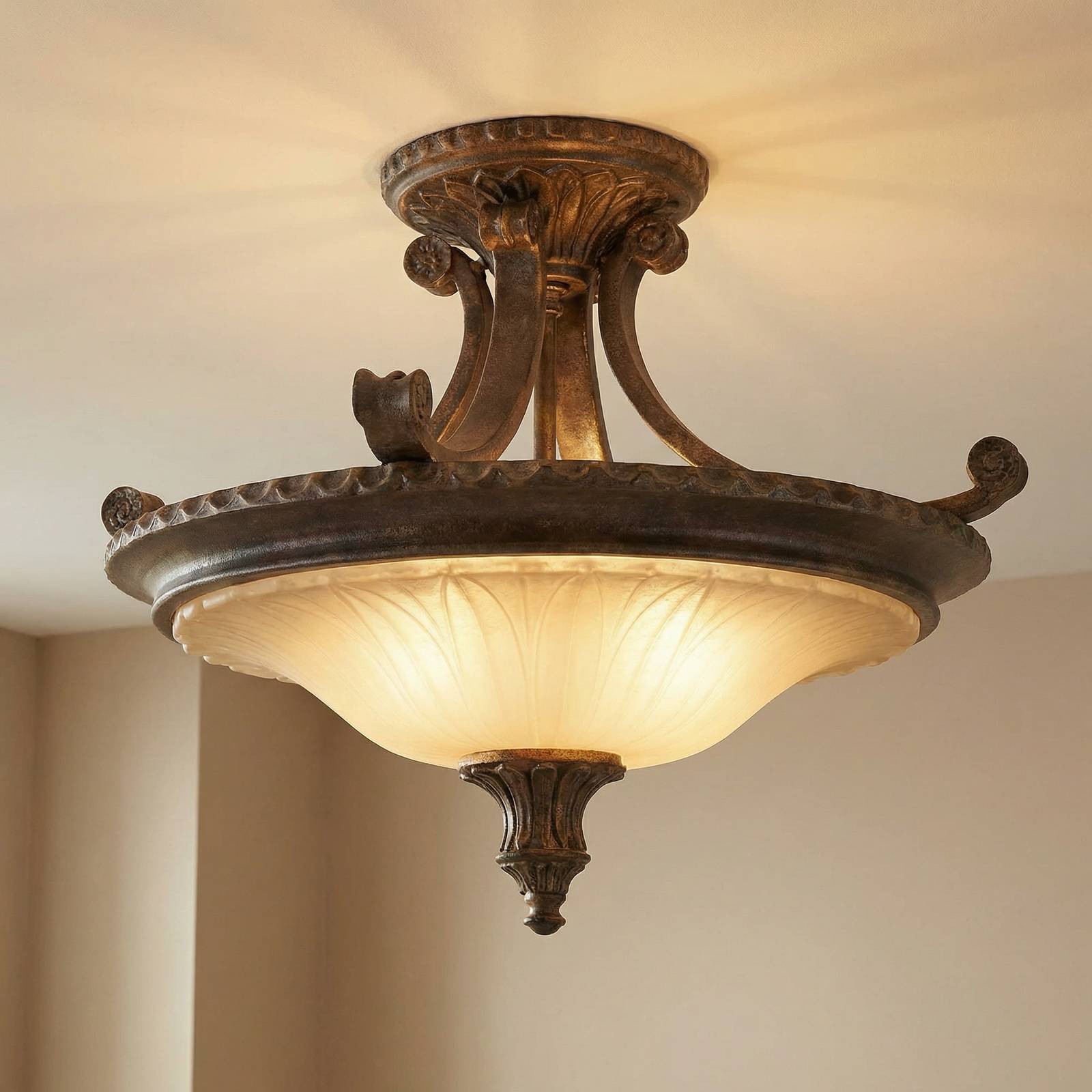 Svietidlo Stirling Castle starožitné s odstupom Svietidlo Stirling Castle starožitné s odstupom