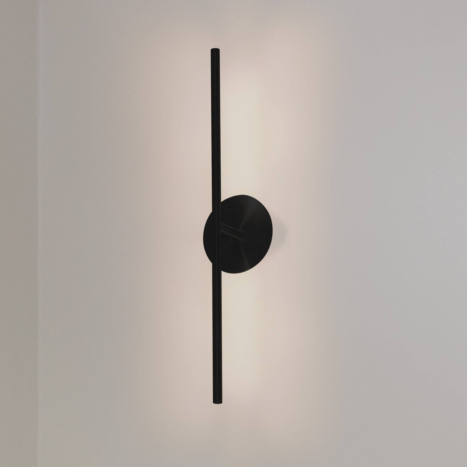 UMAGE LED nástenné svetlo Omni, čierne, dĺžka 74 cm UMAGE LED nástenné svetlo Omni, čierne, dĺžka 74 cm