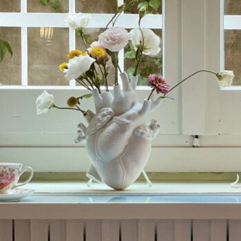 Váza SELETTI Love in Bloom, biela, v tvare srdca, porcelán