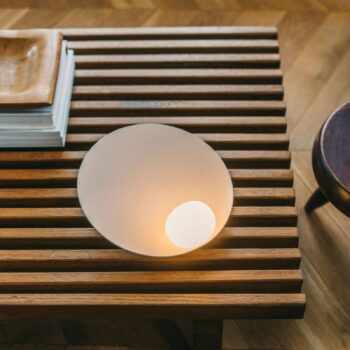 Vibia Musa 7402 stolová LED lampa ležiaca, taupe