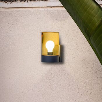 Vonkajšie nástenné svietidlo Kila, jantárová