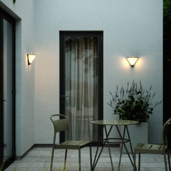 Vonkajšie nástenné svietidlo Noorstad, čierne, plast, E27