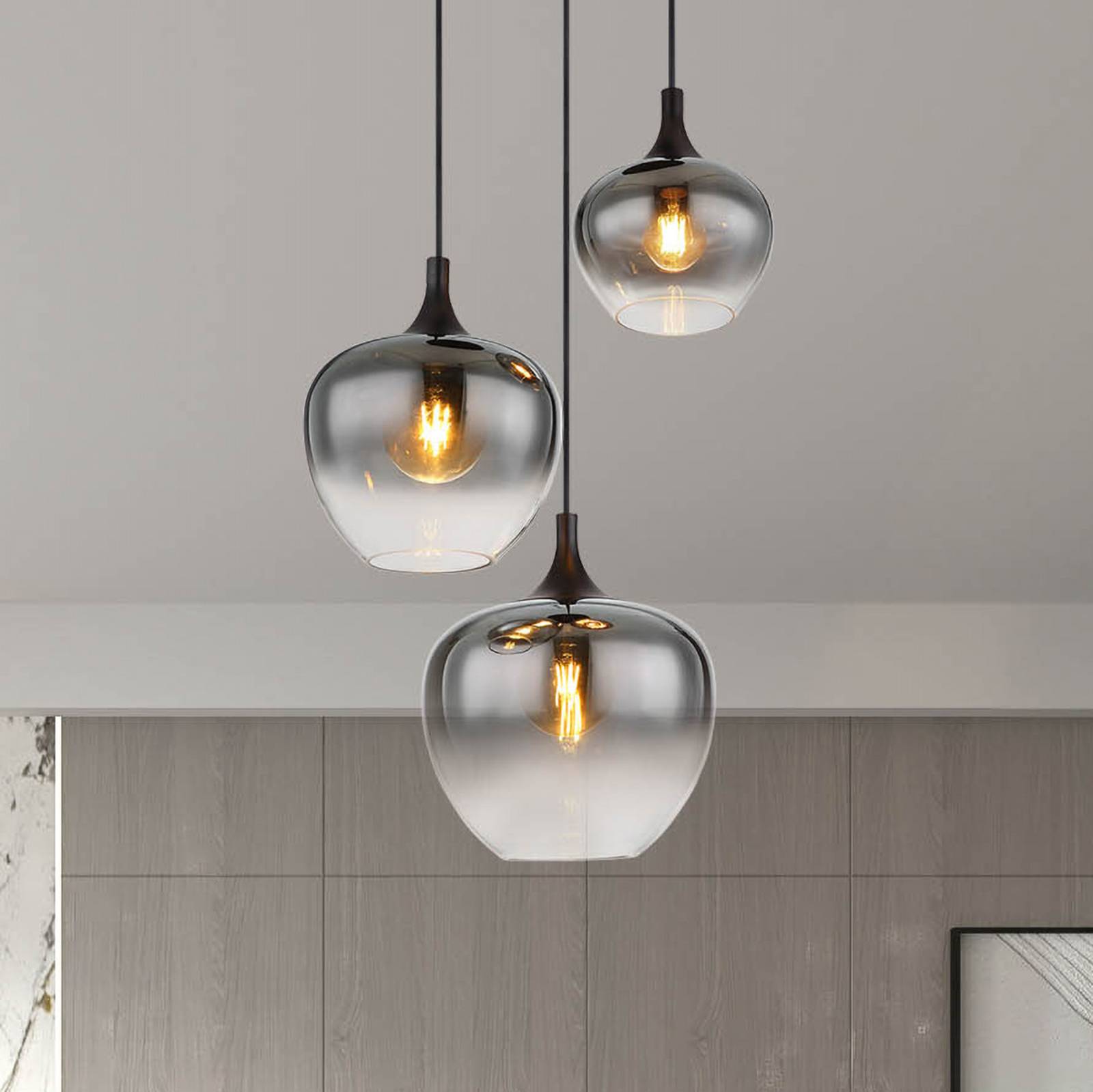 Závesná lampa Maxy, Ø 48 cm, dymovo sivá, sklo, 3 svetlá. Závesná lampa Maxy, Ø 48 cm, dymovo sivá, sklo, 3 svetlá.