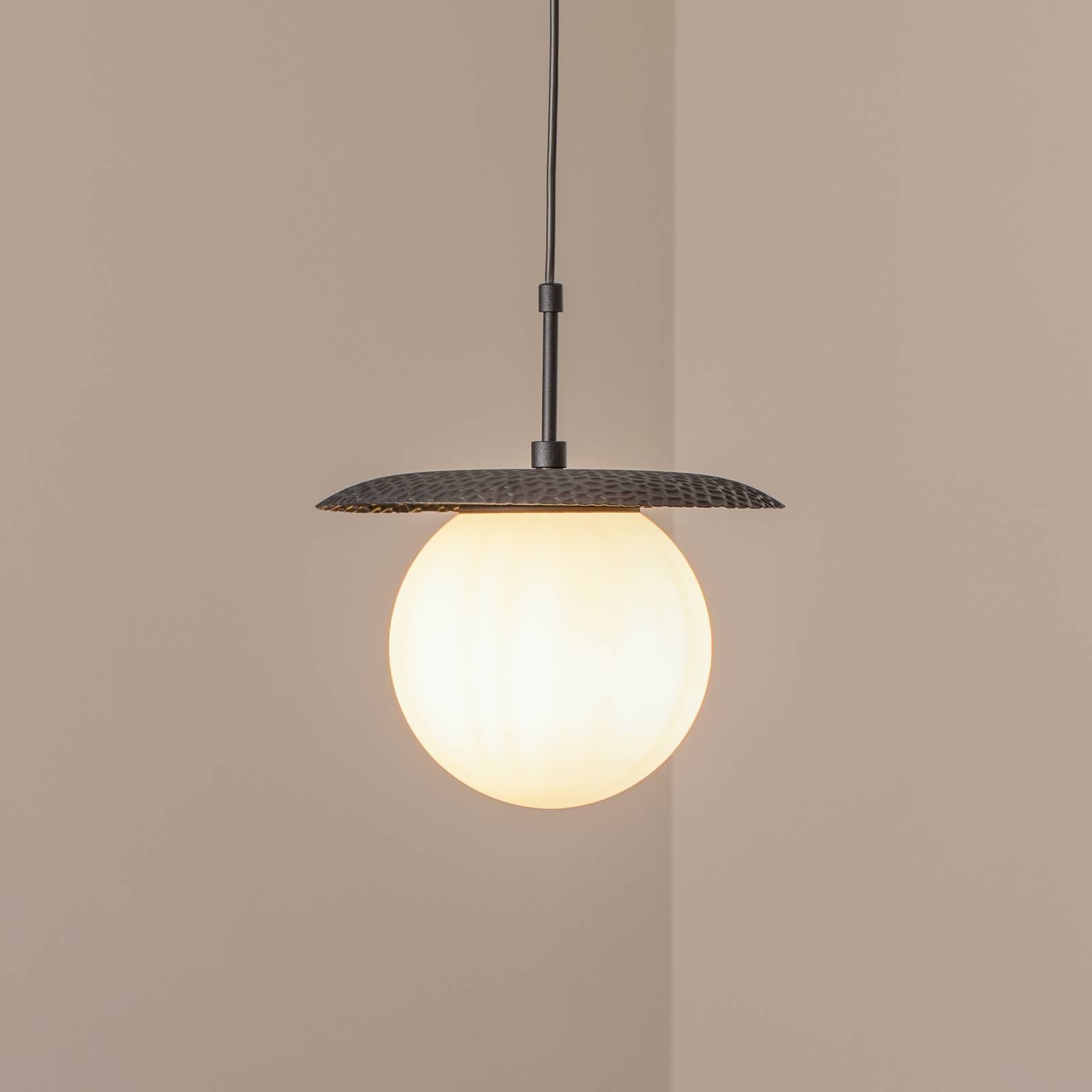 Závesné svietidlo Anemon, čierne, sklo, Ø 30 cm, E27 Závesné svietidlo Anemon, čierne, sklo, Ø 30 cm, E27