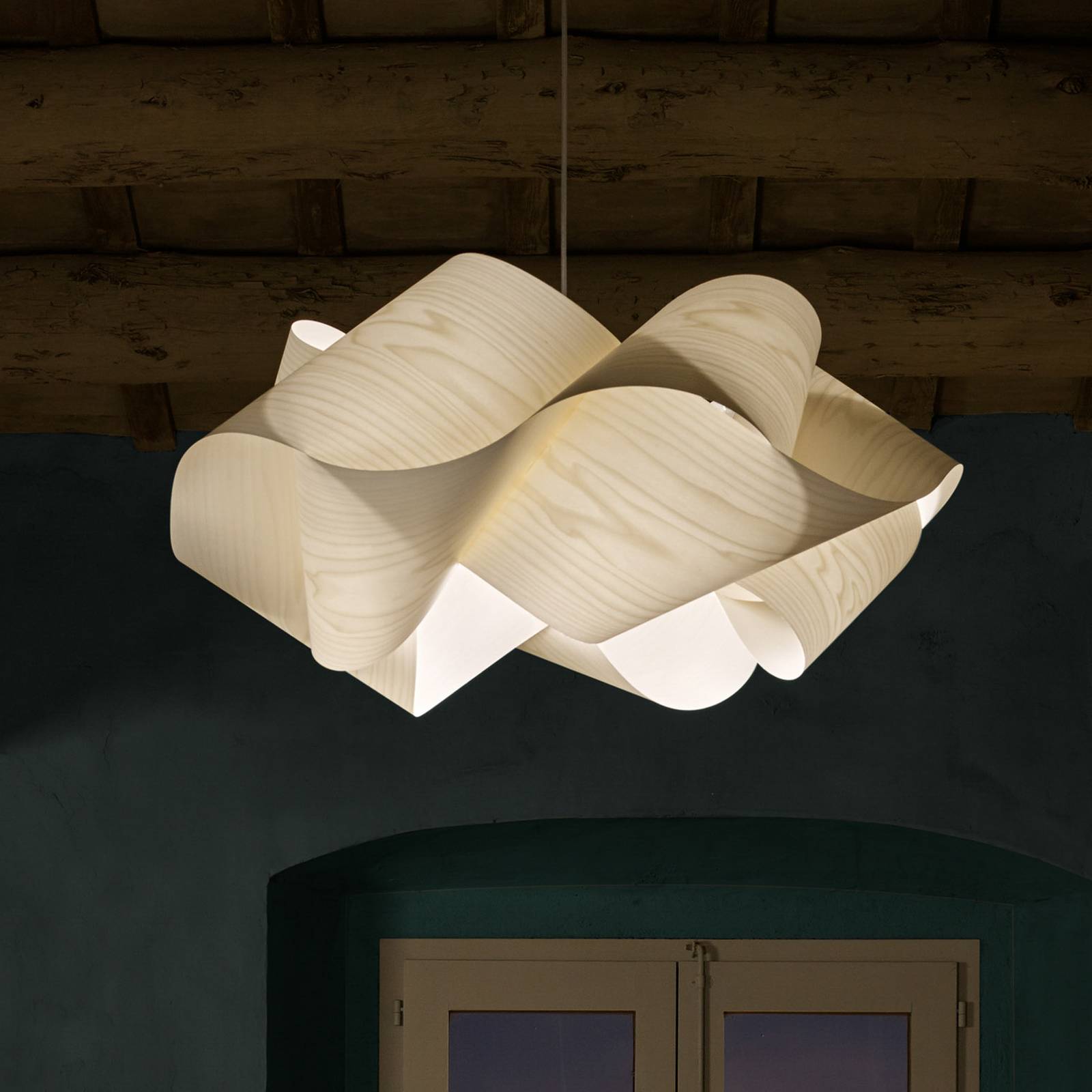 Závesné svietidlo LZF Swirl, farba slonová kosť/nikel, Ø 75 cm, drevo Závesné svietidlo LZF Swirl, farba slonová kosť/nikel, Ø 75 cm, drevo